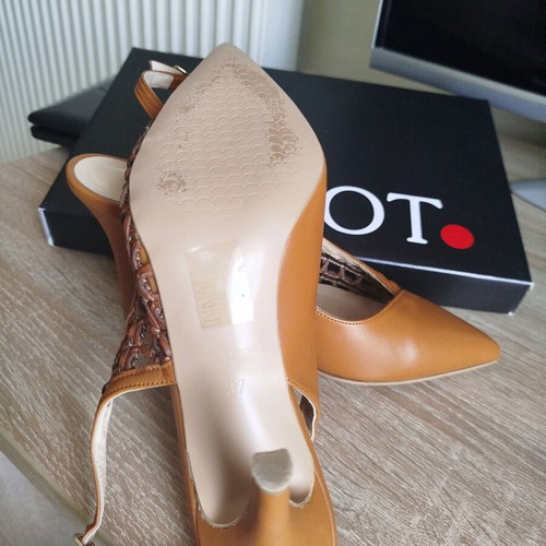 Brown pumps like new, size 37