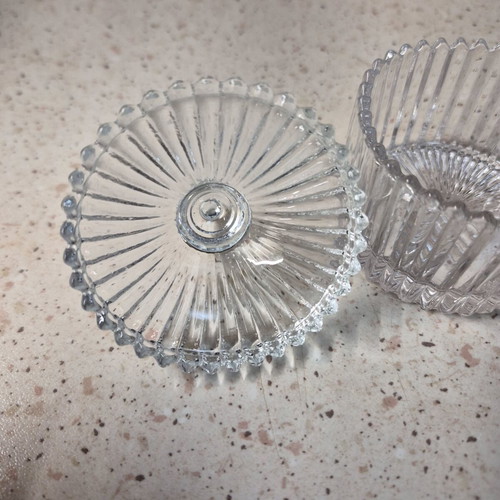Set of 2 glass decorative jars with lid, like new