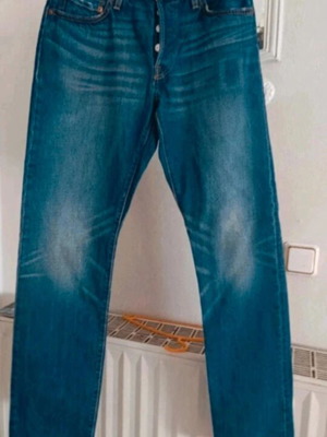 Levi's medium blue jeans new