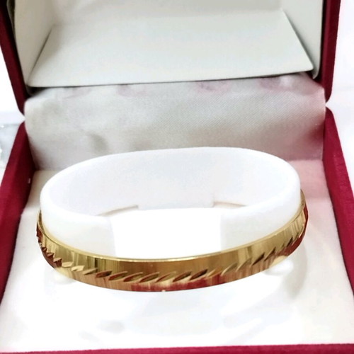Monet gold-plated vintage statement bangle bracelet like new