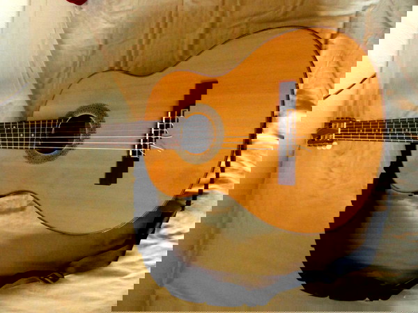 Ibanez G200E - Natural ilektroklasiki kithara