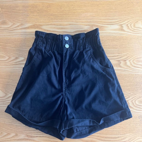 H&M black paperbag shorts XS used, 100% cotton