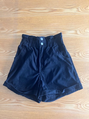 H&M black paperbag shorts XS used, 100% cotton