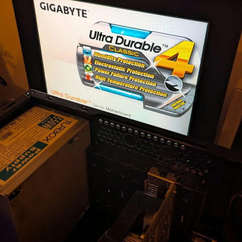 Gigabyte GA-78LMT-USB3 rev 5 with AMD FX 3.6GHz and 8GB RAM used