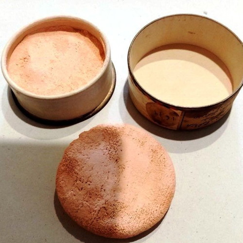 Vintage Chantilly powder box by Houbigant used, 1930s