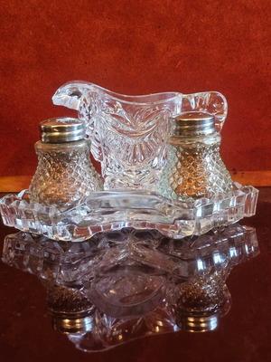 Set with small plate, small jug and 2 small containers used