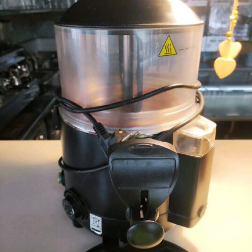 Chocolate maker with temperature control like new