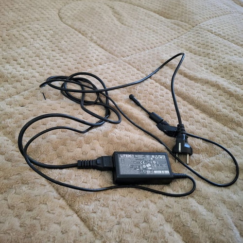 Acer laptop charger LITEON Pa-1650-86 like new