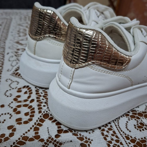 Women's white sneakers with gold bee and rhinestones size 38 like new