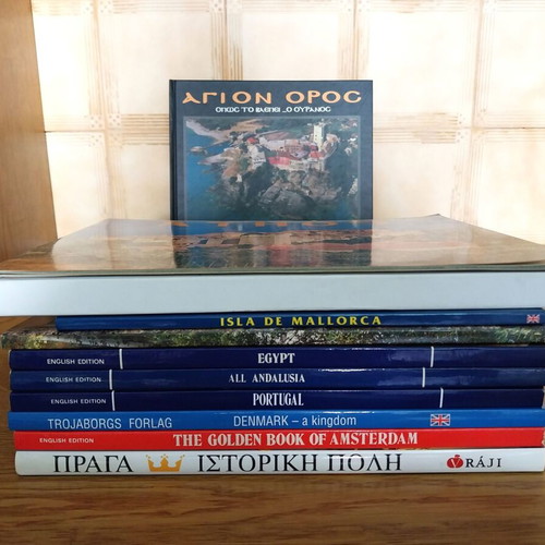 Travel guide collection like new, 11 books, Greece and abroad