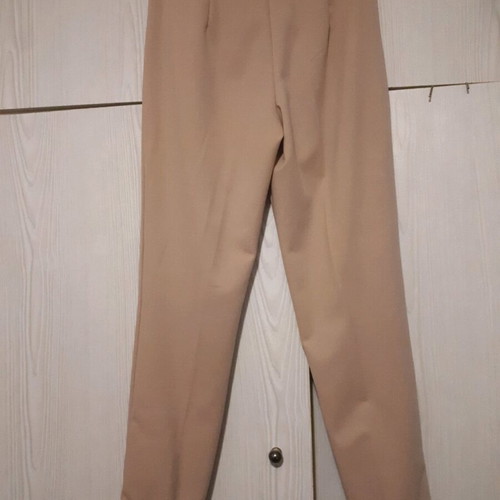 Anel beige pants like new with pleats and side pockets
