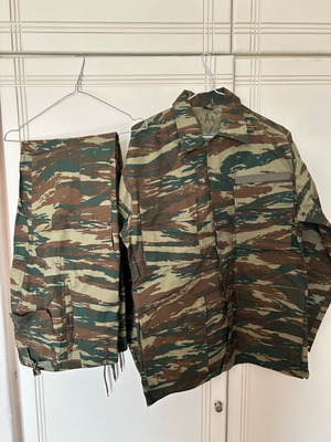 Vintage camouflage uniform small new with marker stain