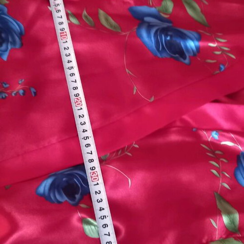 Satin robe like new, size M, blue and red