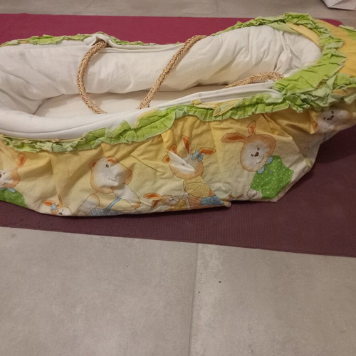 Bassinet used with mattress, mosquito net, and small quilt
