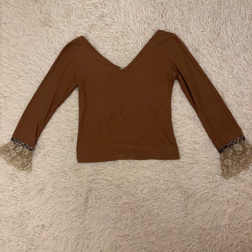 Elastic blouse used with leopard pattern and lace sleeves brown