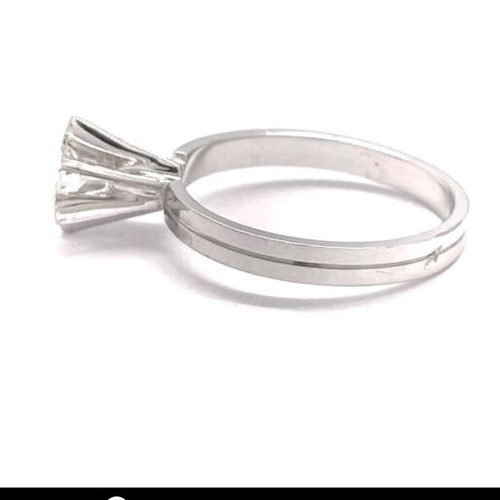 White Gold 18K Ring With 0.25 Carat Diamond Like New