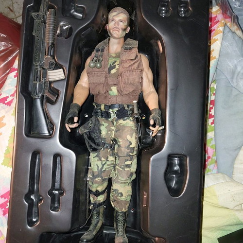 Hot Toys Predator 1/6 Scale figure new