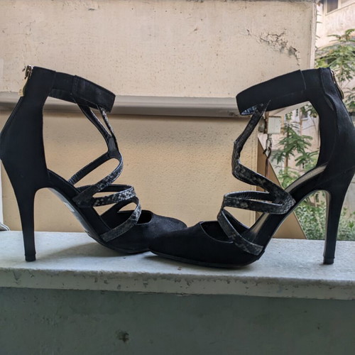 Migato black pumps with 11 cm heel