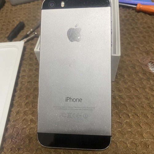 iPhone 5s and 2 more 5s for spare parts with boxes
