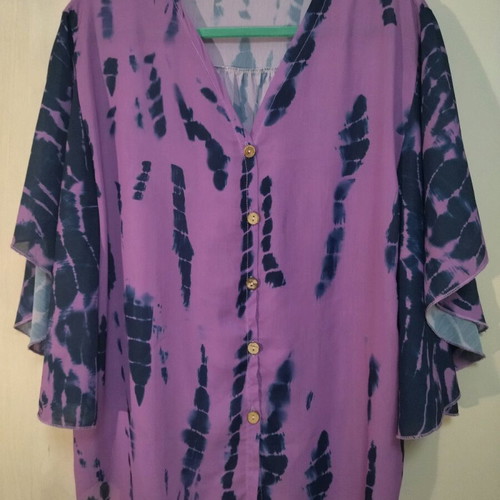 Tie dye shirt one size like new, dark blue and purple, batwing sleeve