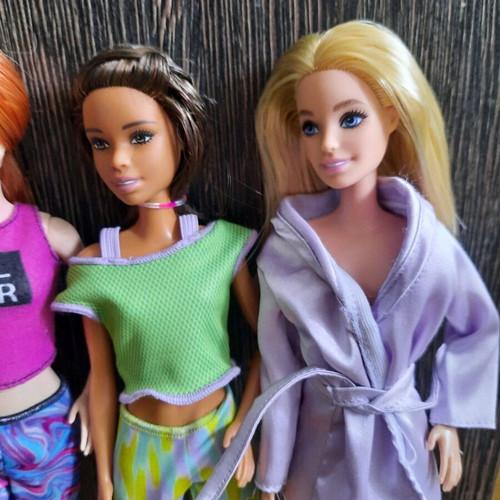 Barbie dolls lot of 3 with original clothes, Mattel