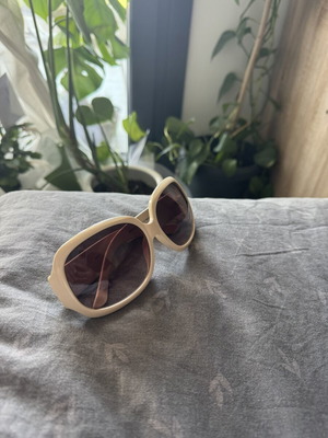 Zara women's oversized sunglasses cream beige like new