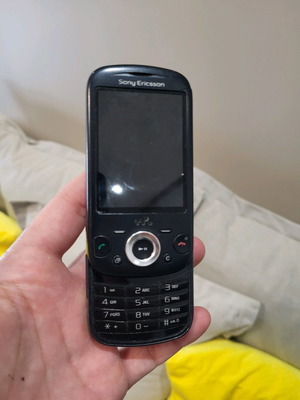 Sony Ericsson W20 with broken screen for spare parts