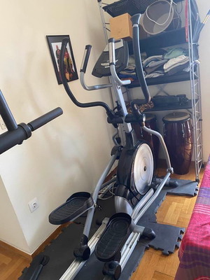 Ελλειπτικό μηχάνημα York Fitness Predator μεταχειρισμένο σε άριστη κατάσταση