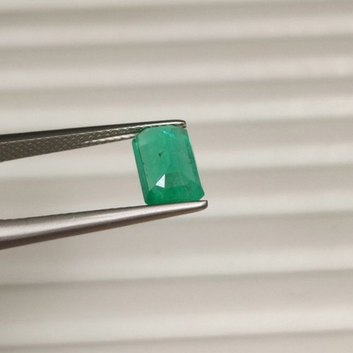 Natural Emerald 1.86 ct IGI Certified from Zambia, new