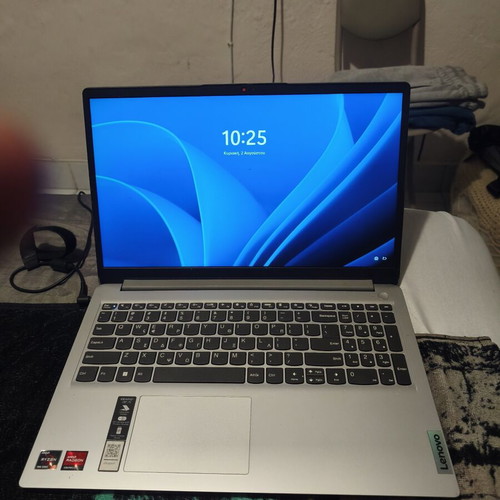 Lenovo laptop like new, AMD Ryzen, 16GB RAM, 500GB SSD, 15-inch