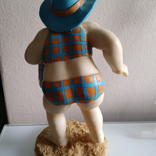 Table decorative 21cm like new, plastic
