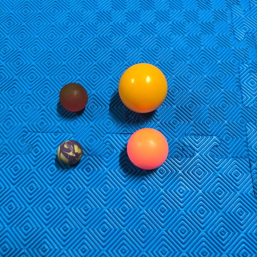 Set of 4 balls like new
