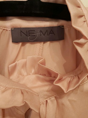 Nema women's shirt like new, pink nude with ruffles and gold buttons