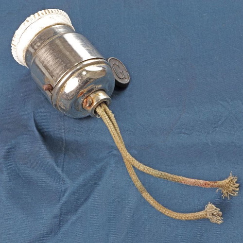 Old type E27 socket with switch new