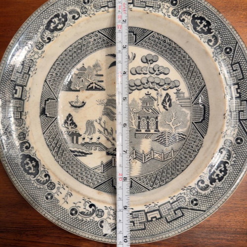 Plate old with Chinese pattern used
