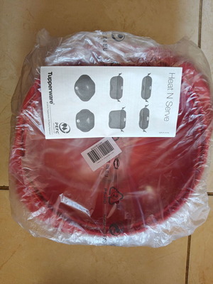 Tupperware Heat and Serve 1.5l microwave container new, red
