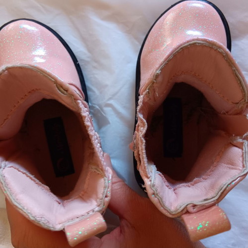 Marikelly pink boots size 22 used