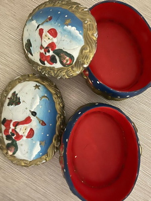 Set of 2 used Christmas boxes with lid Santa Claus