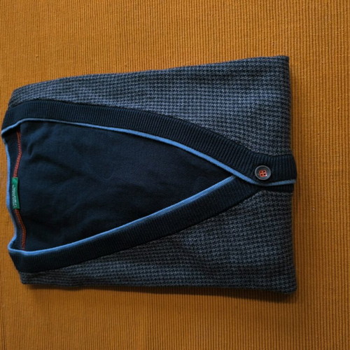 Benetton men's cardigan size M like new, blue