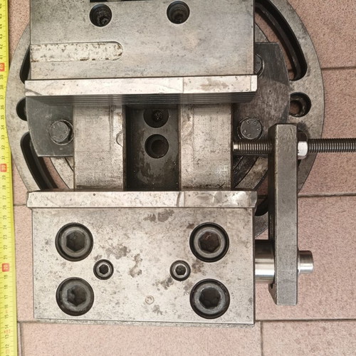 Machine Vise used with rotating base, 36kg, 150mm jaws