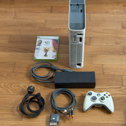 Microsoft Xbox 360 full bundle used, console with accessories and game