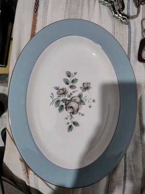Royal Doulton Rose Elegance 33cm Oval Platter New, Fine Quality