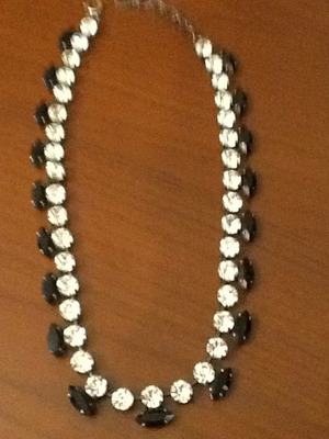 Κολιέ βίνταζ με στρας λεπτομέρειες σαν καινούργιο, μαύρο και ασημί