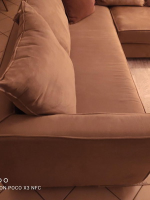 Corner sofa like new 2.30x2.00 beige with pillows and throws