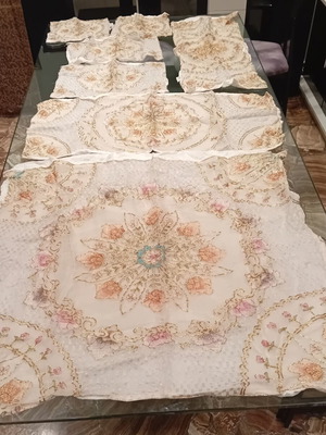 Tablecloth set of 7 pieces with traditional embroidery and silk thread, like new