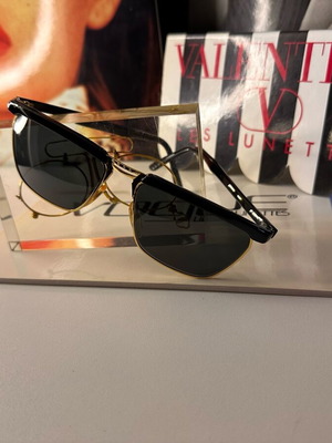 Vintage men's sunglasses handmade in Germany with gold frame and black lining new