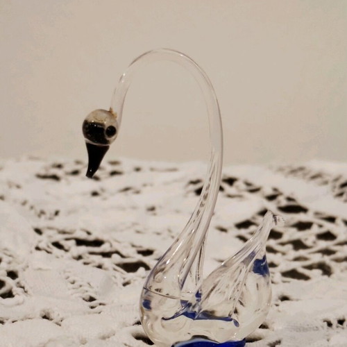 Glass Swan Decorative Figurine like new
