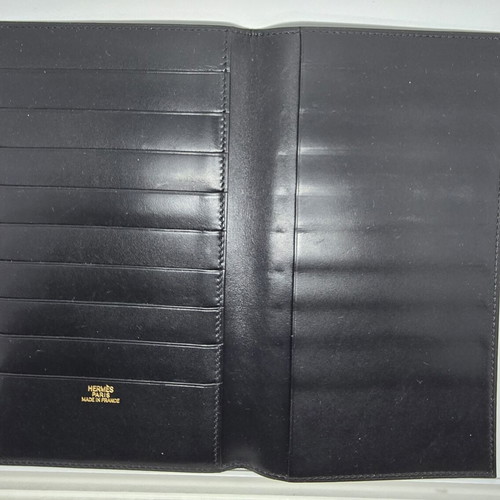 Hermes vintage wallet in like new condition, soft fine leather