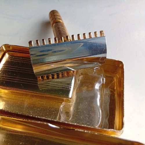Soluna razor in original case