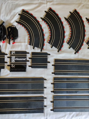 Carrera Go стартов комплект 12 части писта, контролери, мащаб 1:43